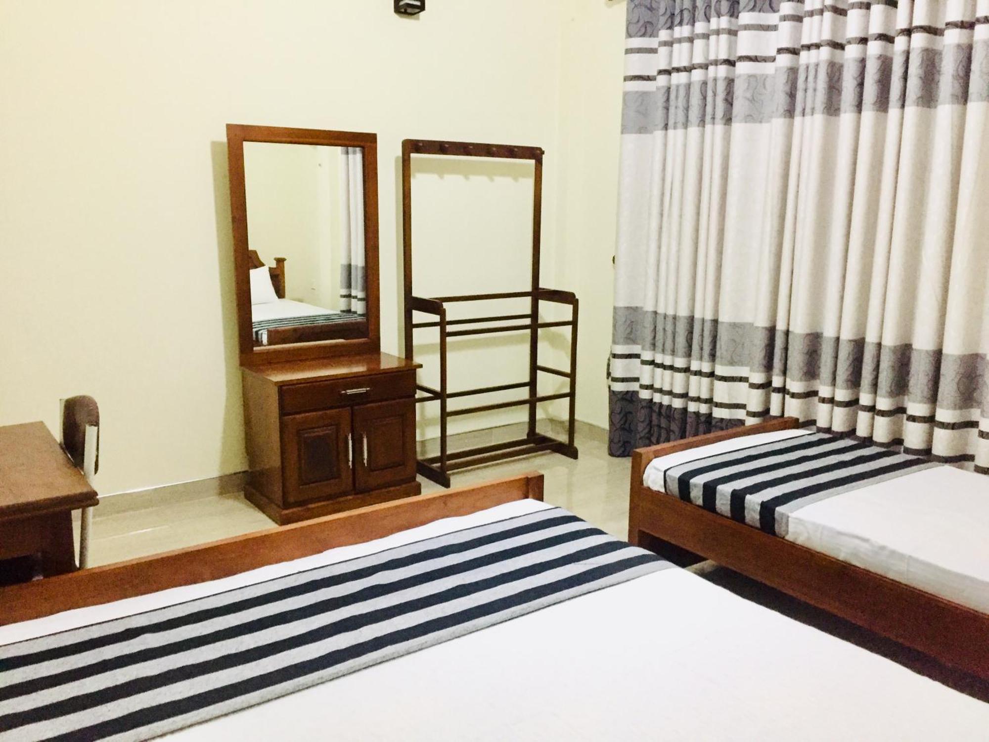 Sweet Home Tourist Rest Anuradhapura Buitenkant foto